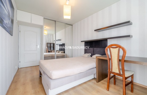 M 50M2 / 3 POKOJE / BALKON / GARAŻ / ZIELONO
