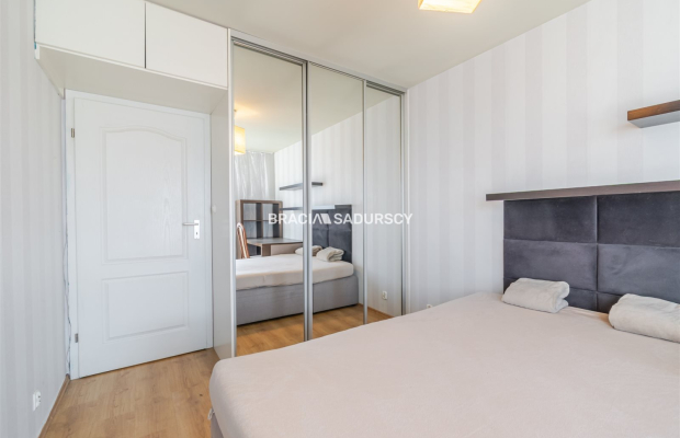 M 50M2 / 3 POKOJE / BALKON / GARAŻ / ZIELONO