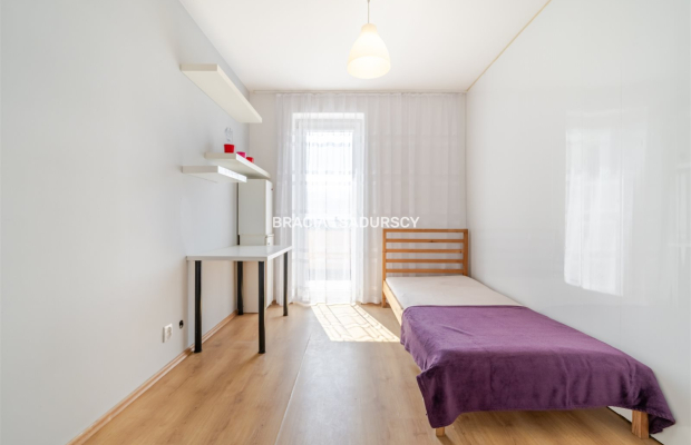 M 50M2 / 3 POKOJE / BALKON / GARAŻ / ZIELONO