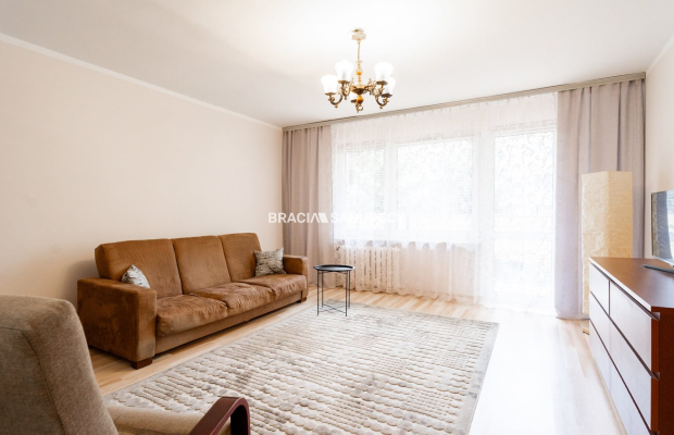 ul.Powstańców – 2 pokoje, osobna kuchnia, balkon
