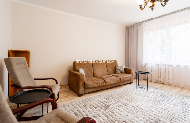 ul.Powstańców – 2 pokoje, osobna kuchnia, balkon