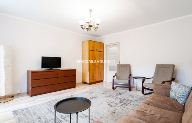 ul.Powstańców – 2 pokoje, osobna kuchnia, balkon