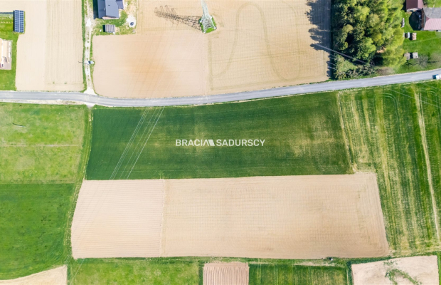 Działka budowlana / 34 + 24 ar