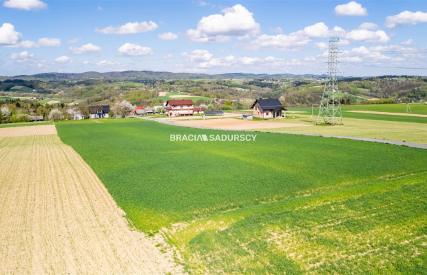 Działka budowlana / 34 + 24 ar