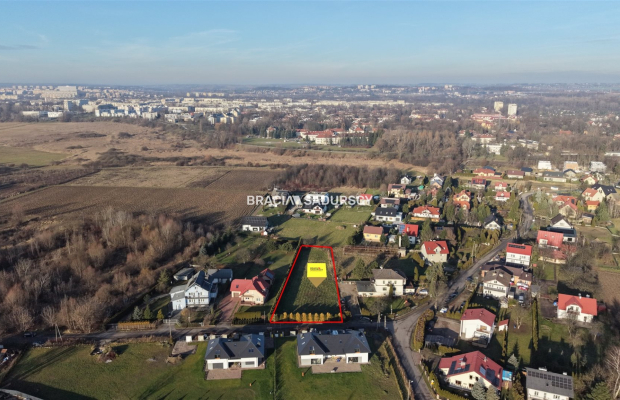 Na sprzedaż - działka budowlana 2358 m², Kraków - Nowa Huta (Mogiła)  

 Oferujemy piękną działkę budowlaną o powierzchni 2358 