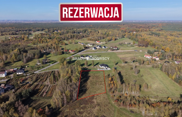 Działka budowlana o powierzchni  44 arów  położona w  Buczkowie, gmina Rzezawa, powiat bocheński  - idealna enklawa do budowy d