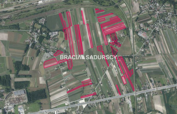 Działka budowlana o pow. 23 arów w Krakowie - Nowej Hucie   
 
Przedmiotem oferty jest działka o nr  323/2    położona w obrębi