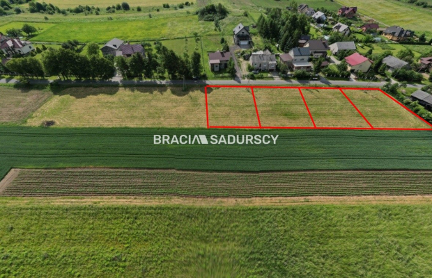 Działki budwlane o pow.  900 m2 w Jerzmanowich