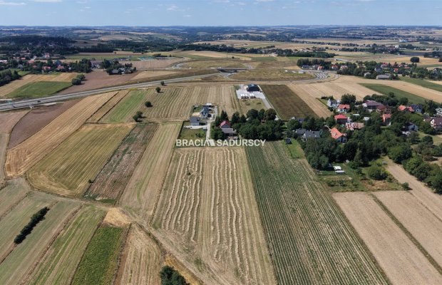 Duża działka inwestycyjna pod Krakowem - 1,5 km od S7 (węzeł Widoma) | Potencjał przekształcenia | Opcja zakupu 8 414 m² gruntu