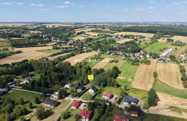 Gotowa inwestycja: Działka 20,2 ara z prawomocnym pozwoleniem na budowę 2 domów - Narama (15 min od Krakowa)    

  Szukasz bez