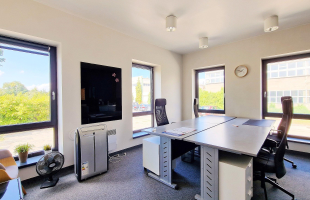 Pabianice - magazyn z biurami 360 m2 parter