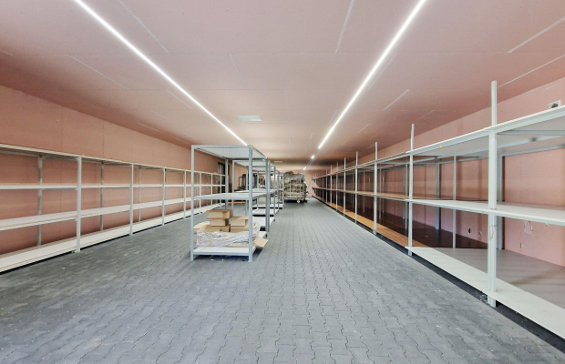Pabianice - magazyn z biurami 360 m2 parter
