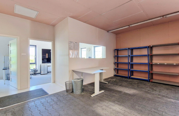 Pabianice - magazyn z biurami 360 m2 parter