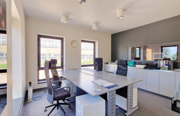 Pabianice - magazyn z biurami 360 m2 parter