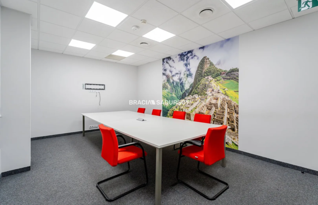 Wykończony lokal biurowy 392 m² do wynajęcia