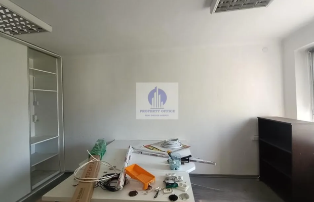 Włochy: lokal biurowy 37,60 m2 do wynajęcia