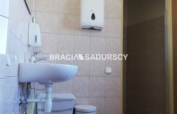 *Zdjęcia należą do właściciela oferty.   

   
Powierzchnie biurowe znajdują się na I piętrze budynku 
(łączna powierzchnia - o