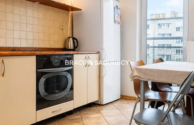 2 pok (oddzielne) 34m2  blisko centrum z garażem