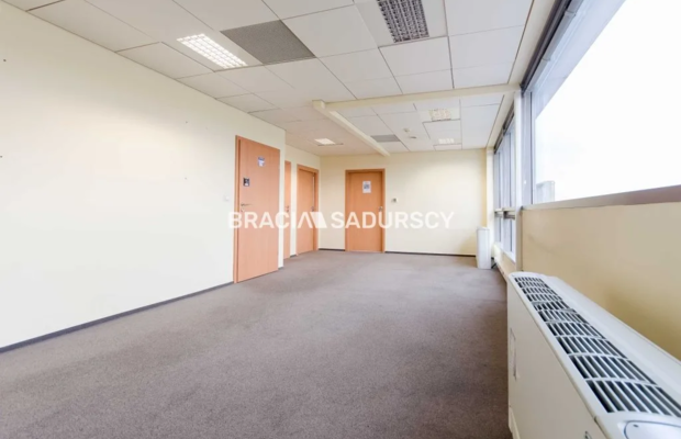 Oferta najmu powierzchni biurowej   
 
Oferujemy lokal użytkowy biurowy  o pow 520 m2 zlokalizowany przy Opolskiej w Krakowie 
