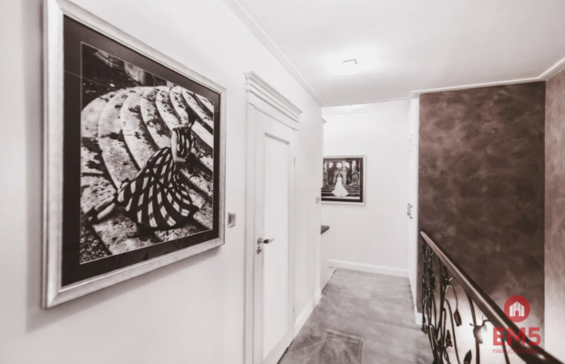 Dwupoziomowy Apartament z Panoramą na Jezioro