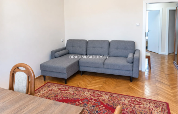 Mieszkanie 48 m² Nowa Huta - os. Zgody  
 

 Do wynajęcia przestronne, funkcjonalne, dwupokojowe mieszkanie z dwoma balkonami o