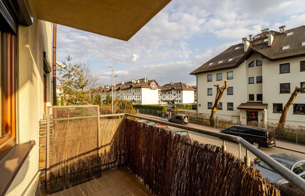 Duże 3 pokoje 79,8 m² | balkon | komórka | garaż | Wierzyńskiego | Kraków   

 Na sprzedaż przestronne mieszkanie 3-pokojowe o 
