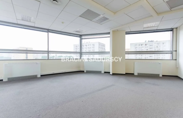 Oferta najmu powierzchni biurowej   
 
Oferujemy lokal użytkowy biurowy  o pow 520 m2 zlokalizowany przy Opolskiej w Krakowie 
