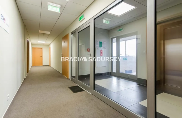 Oferta najmu powierzchni biurowej   
 
Oferujemy lokal użytkowy biurowy  o pow 520 m2 zlokalizowany przy Opolskiej w Krakowie 
