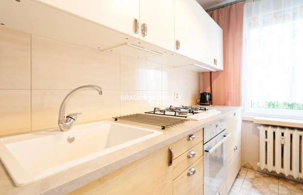 ul.Powstańców – 2 pokoje, osobna kuchnia, balkon