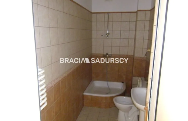 *Zdjęcia należą do właściciela oferty.   
 
Polecamy do wynajęcia atrakcyjne piętro leżące na II piętrze biurowca o powierzchni