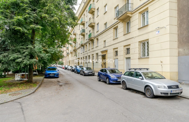 Na sprzedaż/ kawalerka z potencjałem/ 37m2