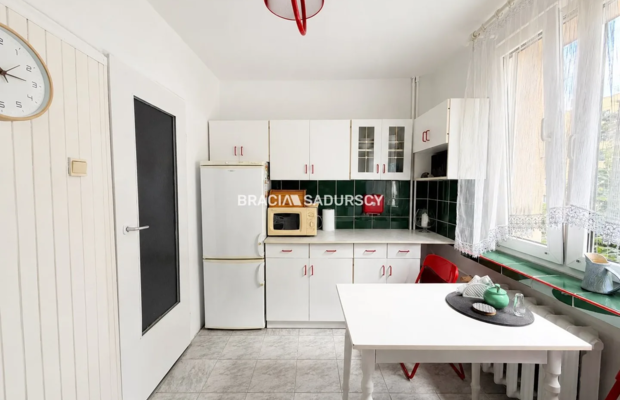 Kawalerka z osobną kuchnią, 37 m², balkon