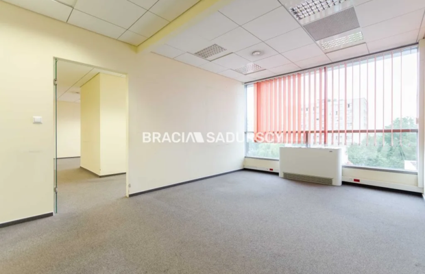 Oferta najmu powierzchni biurowej   
 
Oferujemy lokal użytkowy biurowy  o pow 520 m2 zlokalizowany przy Opolskiej w Krakowie 
