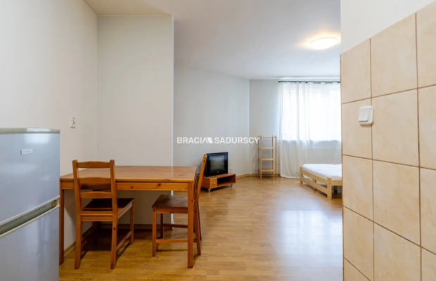 Kraków - Dębniki Ruczaj Zaborze, ul. Lubostroń    

    Kawalerka 34,75 m² parter teren zamknięty idealna pod inwestycję    

 
