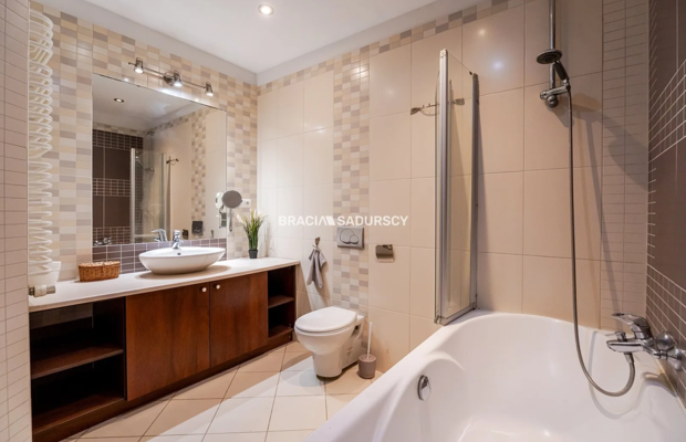 Duże 3 pokoje 79,8 m² | balkon | komórka | garaż | Wierzyńskiego | Kraków   

 Na sprzedaż przestronne mieszkanie 3-pokojowe o 