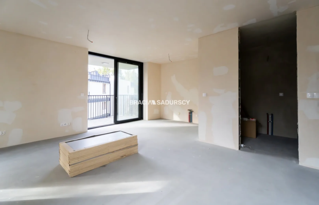 Nowoczesny jasny apartament w otoczeniu zieleni 