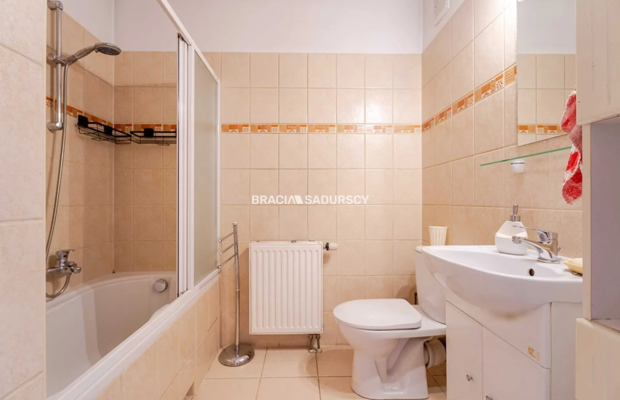 Dwupoziomowe mieszkanie z tarasem i balkonem.