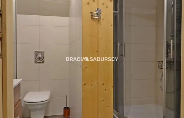 Dwupoziomowy Apartament z Widokiem na Giewont w Kościelisku   

 Oferujemy  na sprzedaż lub na wynajem długoterminowy  przestro
