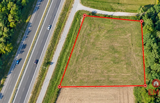 Plac 4500 m2 przy DK 8
