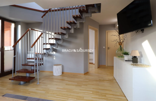 Dwupoziomowy Apartament z Widokiem na Giewont w Kościelisku   

 Oferujemy  na sprzedaż lub na wynajem długoterminowy  przestro