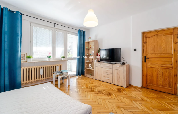 Nowa Huta, os. Spółdzielcze. Mieszkanie 2 pokojowe z osobną kuchnią i balkonem - 51,59 m 2 .  

 Mieszkanie usytuowane na 2 pię