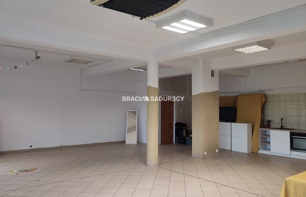 Lokal do wynajęcia w Centrum miejscowości Radziszów.   
Mam przyjemność zaoferować Państwu lokal do wynajęcia  o powierzchni 10