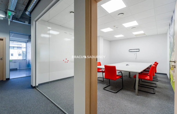 Wykończony lokal biurowy 392 m² do wynajęcia