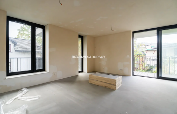 Nowoczesny jasny apartament w otoczeniu zieleni 