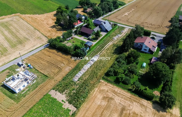 Działka budowlana / MPZP / media / MR2