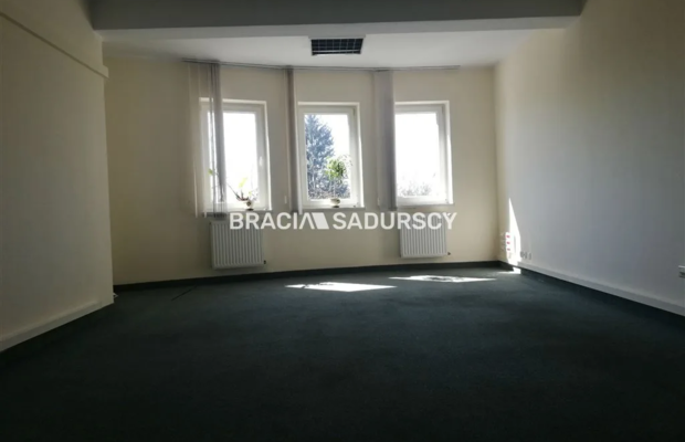 *Zdjęcia należą do właściciela oferty.   

   
Powierzchnie biurowe znajdują się na I piętrze budynku 
(łączna powierzchnia - o
