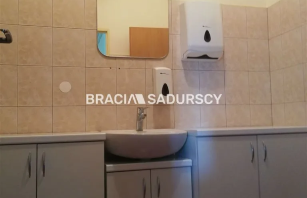 *Zdjęcia należą do właściciela oferty.   

   
Powierzchnie biurowe znajdują się na I piętrze budynku 
(łączna powierzchnia - o