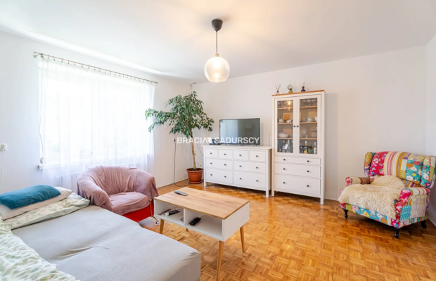Dom z dużą działką budowlaną. Rzozów 87 arów.