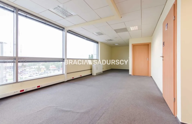 Oferta najmu powierzchni biurowej   
 
Oferujemy lokal użytkowy biurowy  o pow 520 m2 zlokalizowany przy Opolskiej w Krakowie 
