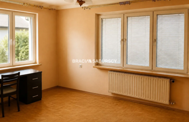 Budynek z WZ na rozbudowę w Brzesku.